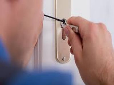 نجار فتح ابواب منازل بالدمام